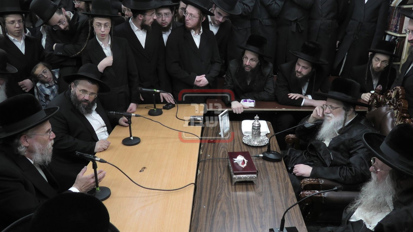 ניחום אבלים בחצה"ק מודז'יץ וקוזמיר 