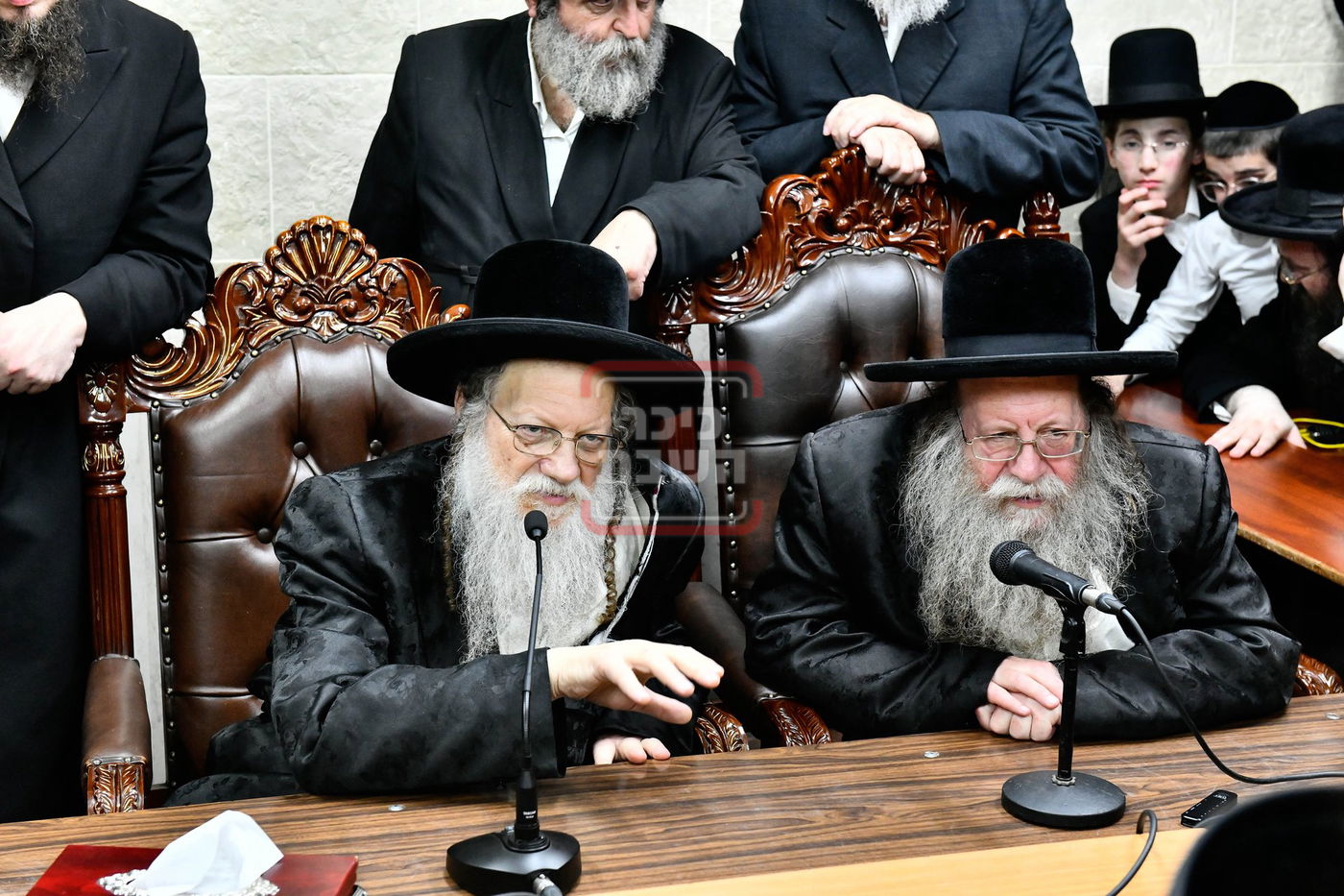 ניחום אבלים בחצה"ק מודז'יץ וקוזמיר 