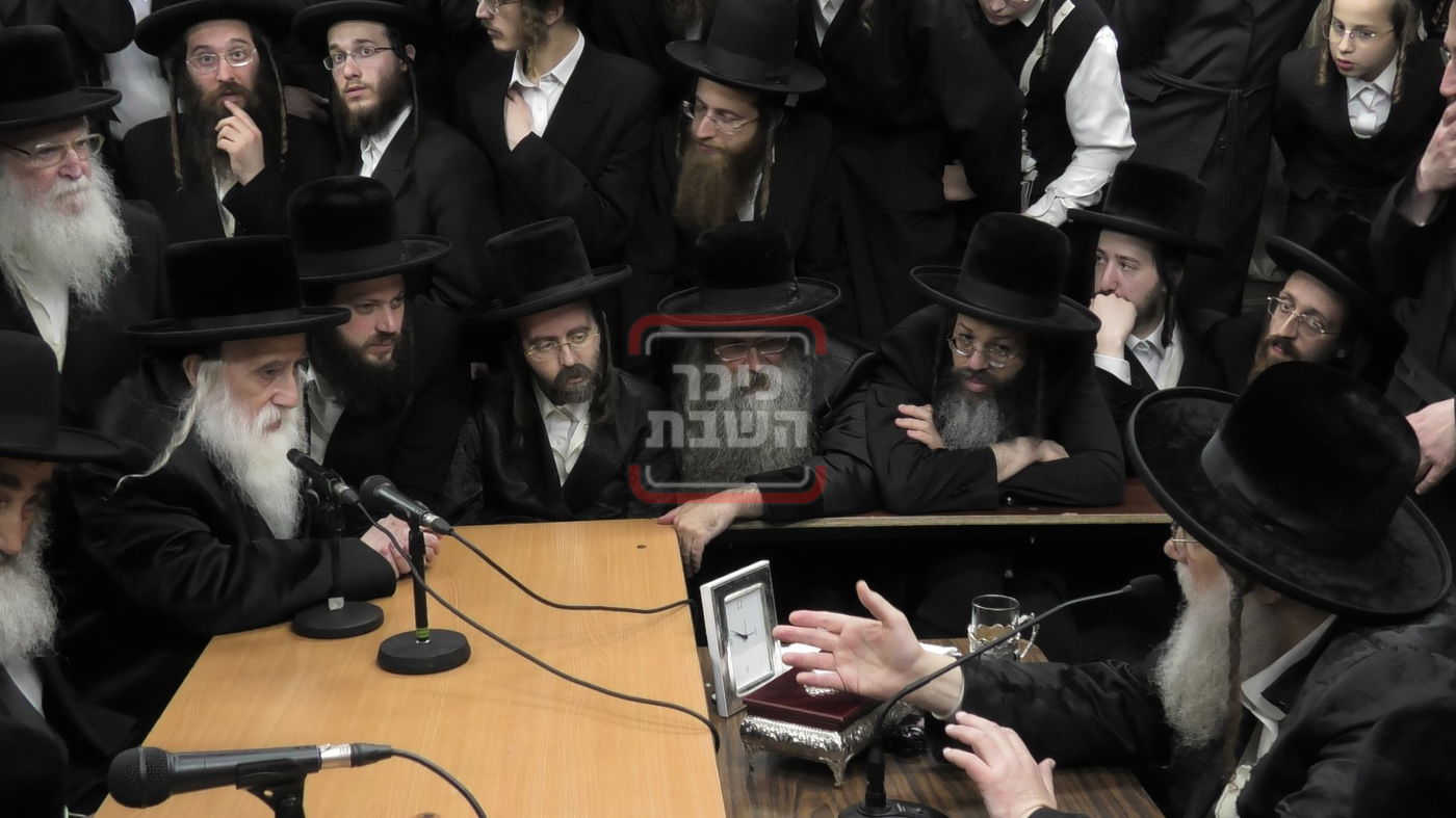 ניחום אבלים בחצה"ק מודז'יץ וקוזמיר 