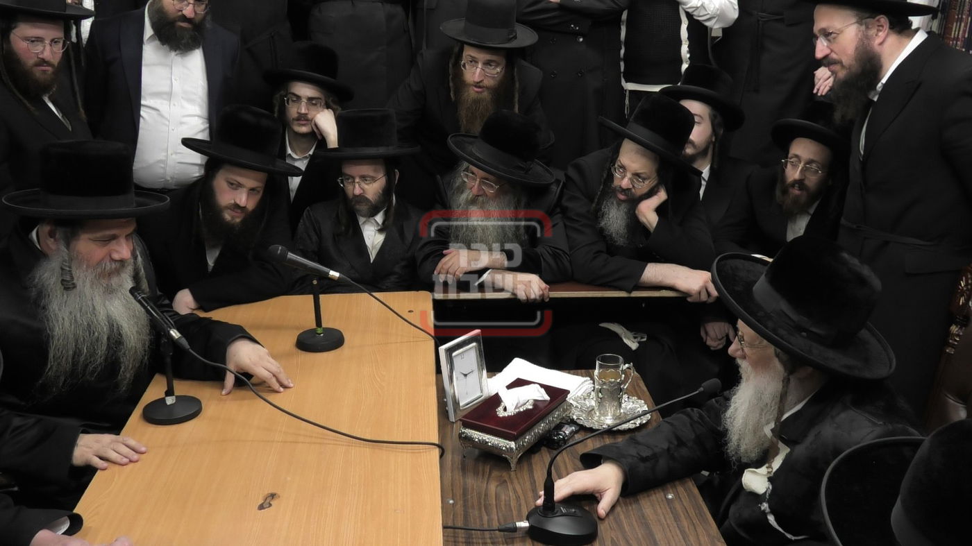 ניחום אבלים בחצה"ק מודז'יץ וקוזמיר 