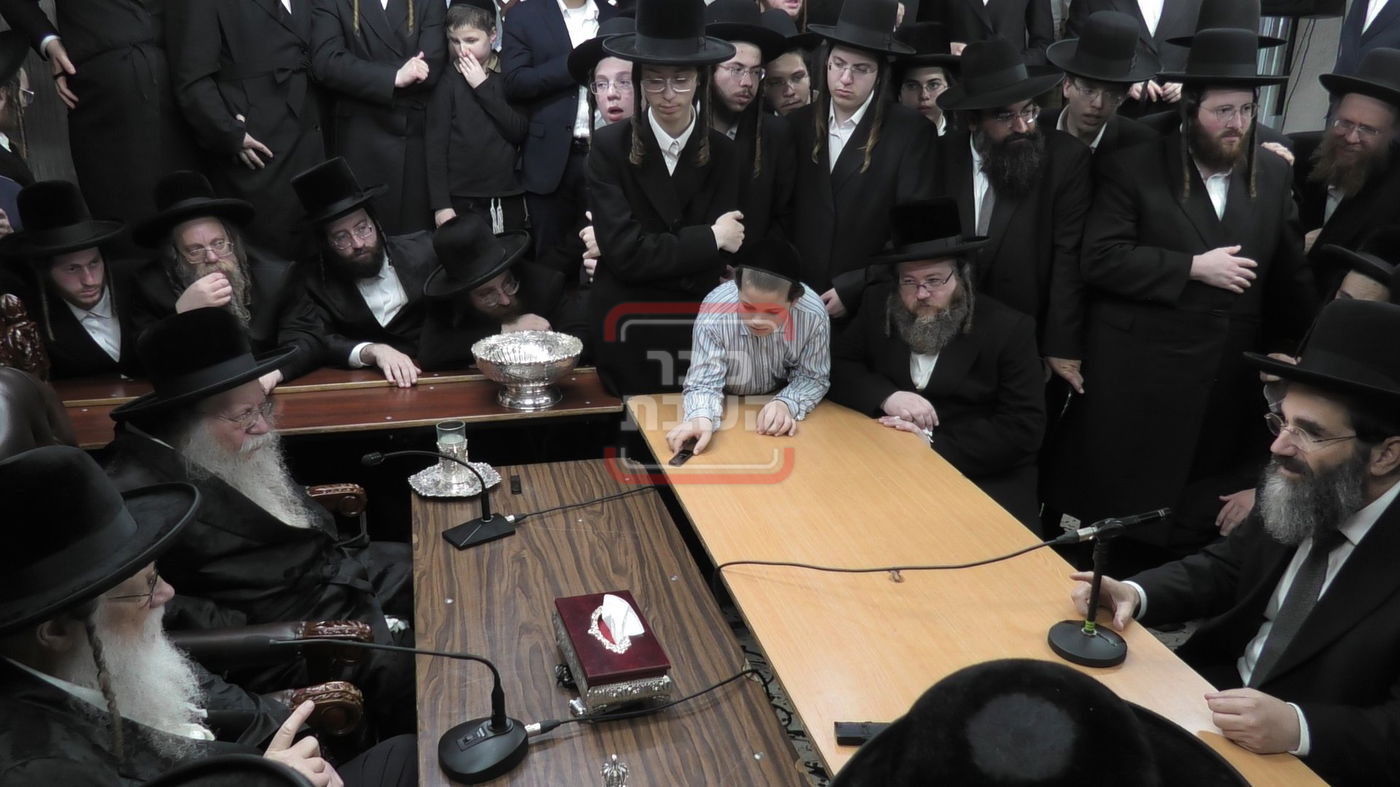 ניחום אבלים בחצה"ק מודז'יץ וקוזמיר 