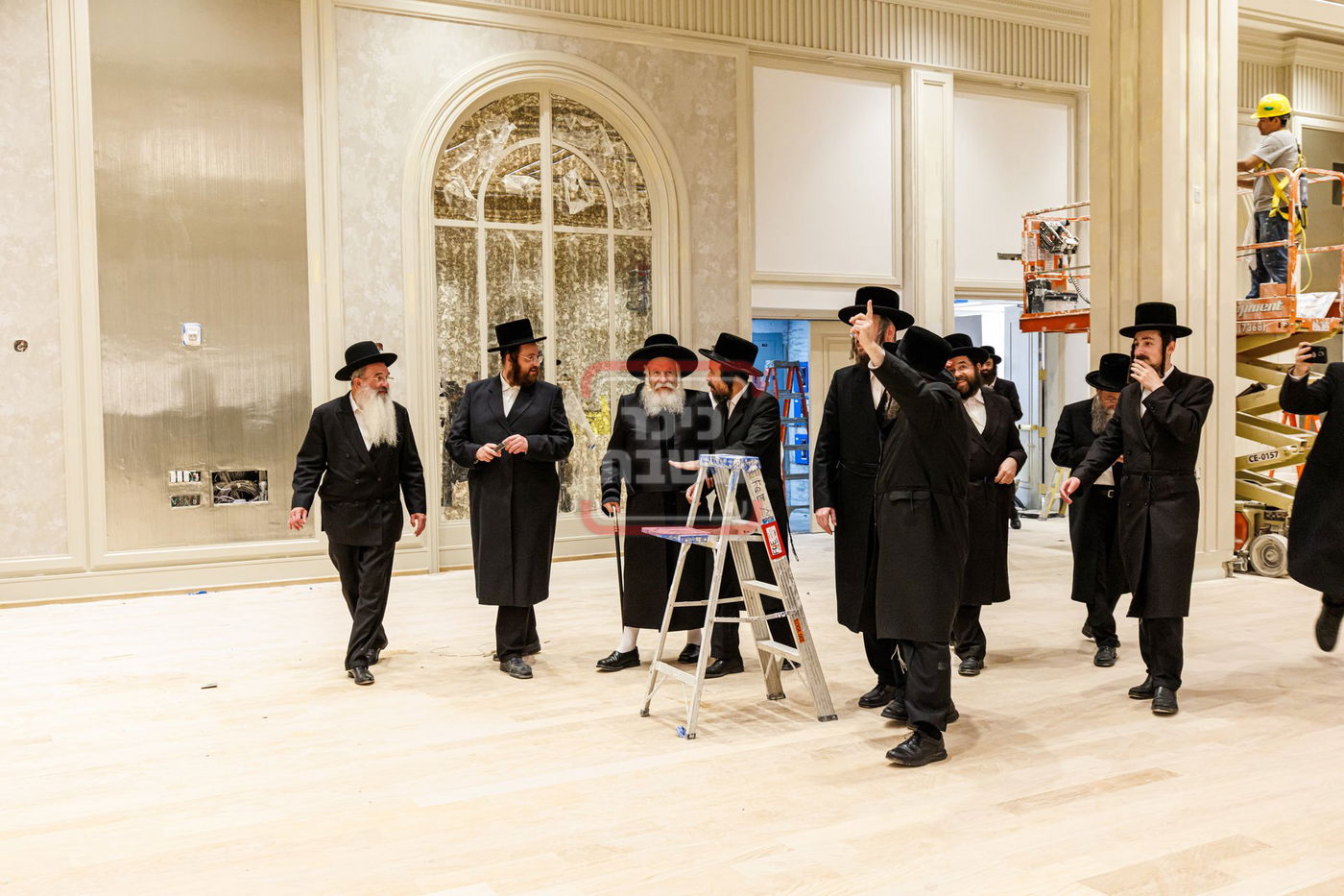 מעמד קביעת מזוזות באולם 'אהלי פרידא' ד'באבוב בב"פ