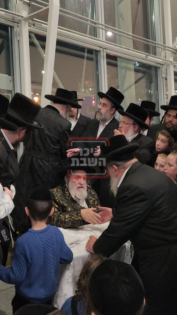 האדמו"ר מויז'ניץ בהגעתו לארה"ב