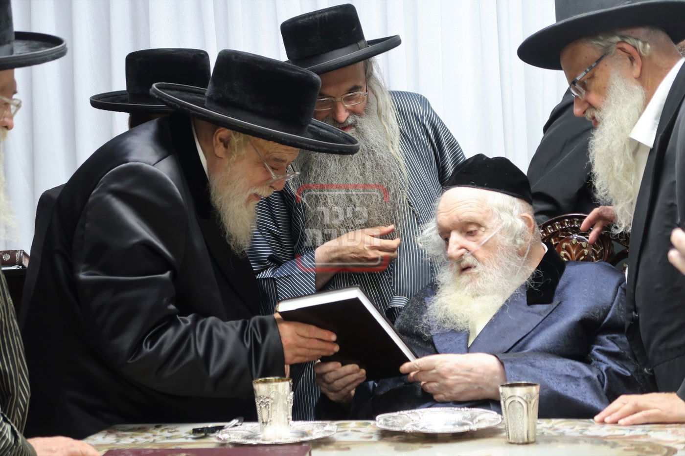 האדמו"ר מתולדות אהרן אצל הגאון רבי משה שטרנבוך 