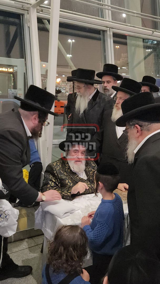 האדמו"ר מויז'ניץ בהגעתו לארה"ב