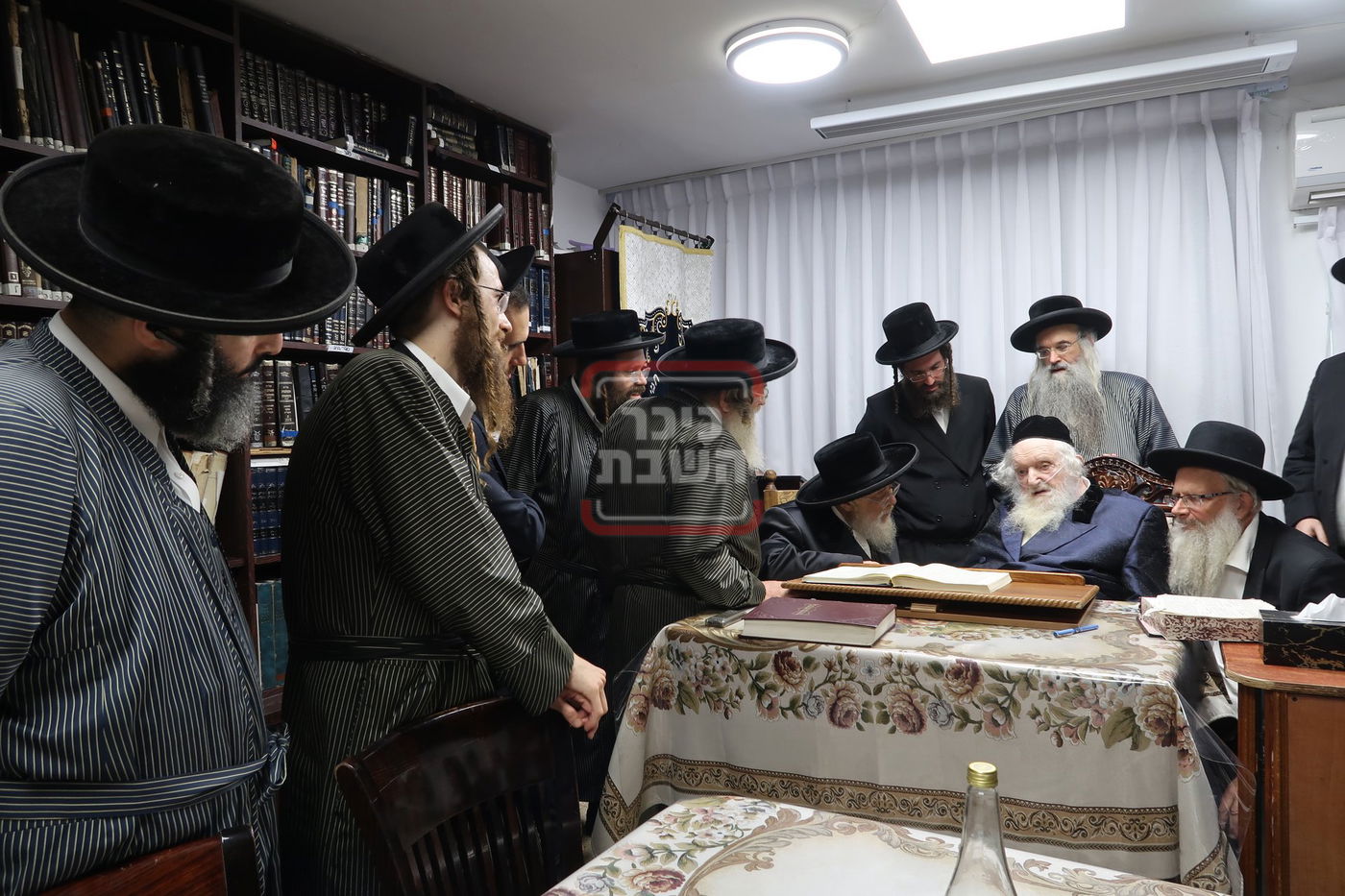 האדמו"ר מתולדות אהרן אצל הגאון רבי משה שטרנבוך 