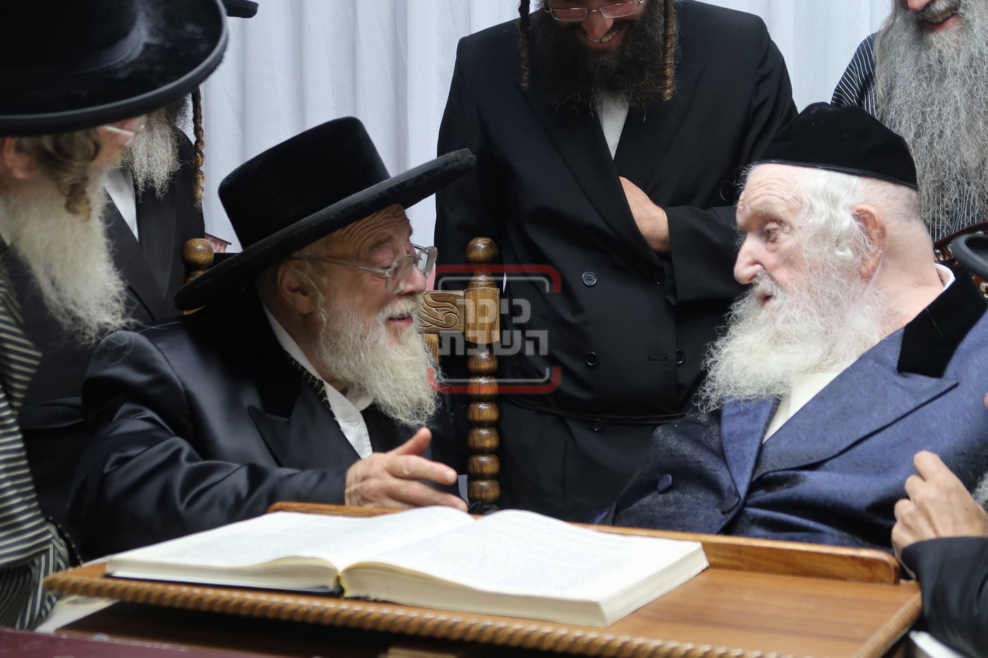 האדמו"ר מתולדות אהרן אצל הגאון רבי משה שטרנבוך 