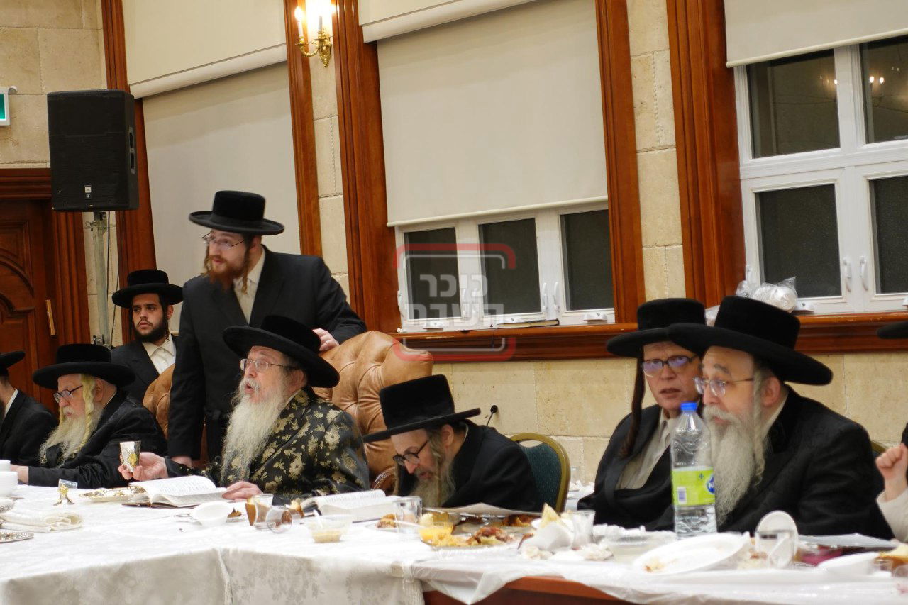 סעודת ראש חודש בטאהש 