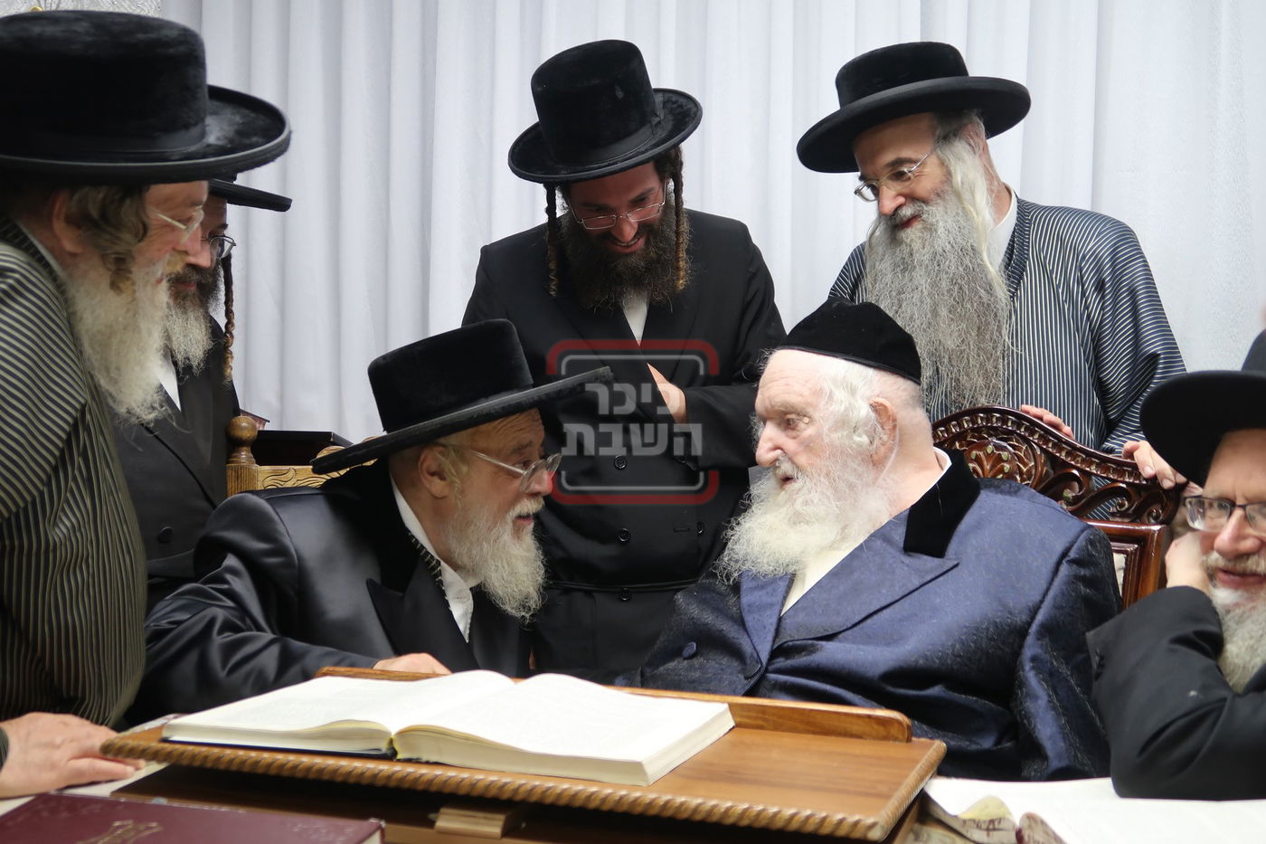 האדמו"ר מתולדות אהרן אצל הגאון רבי משה שטרנבוך 