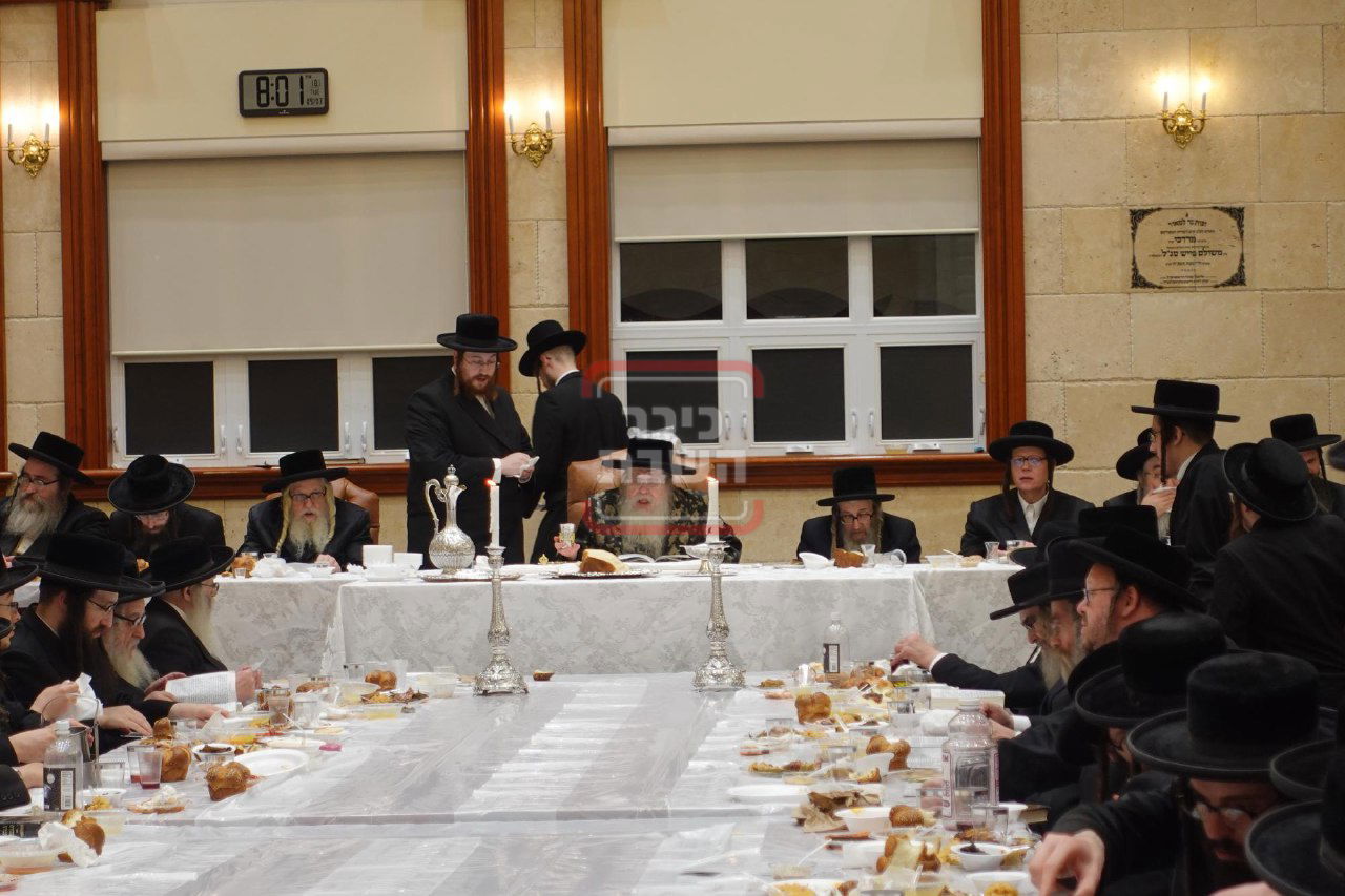 סעודת ראש חודש בטאהש 