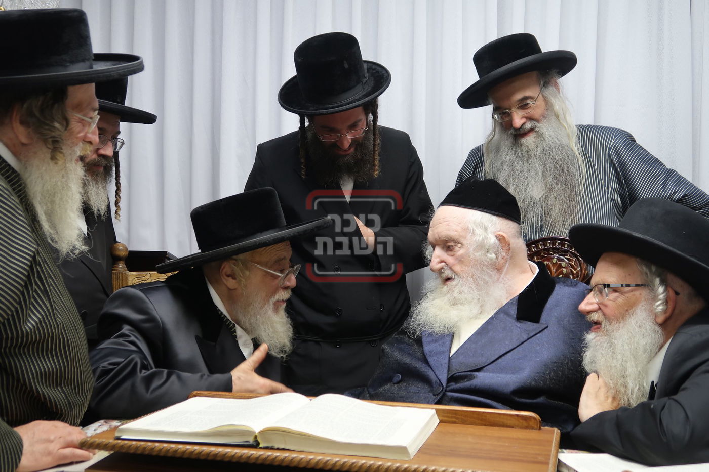 האדמו"ר מתולדות אהרן אצל הגאון רבי משה שטרנבוך 