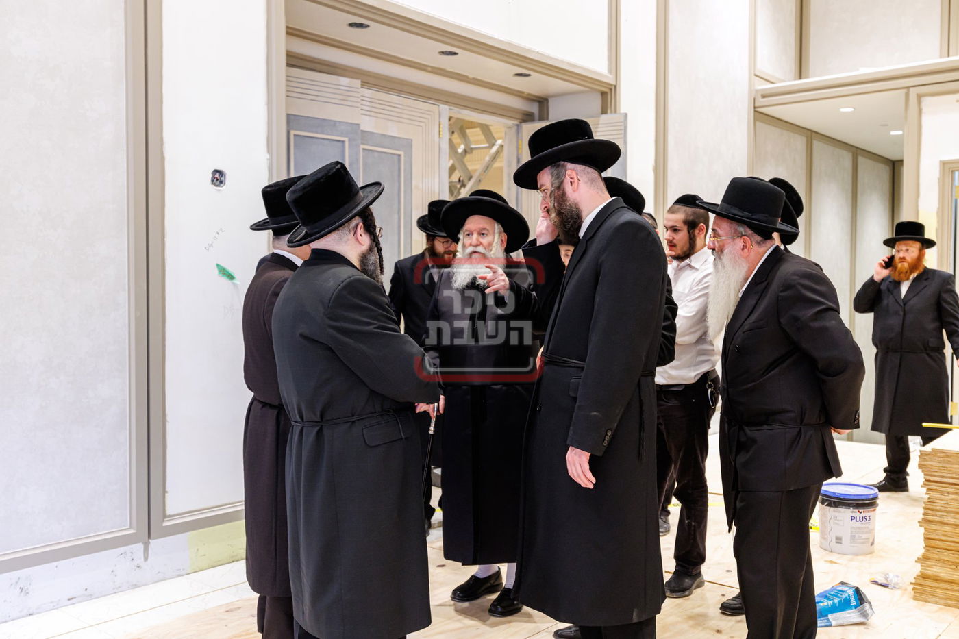 מעמד קביעת מזוזות באולם 'אהלי פרידא' ד'באבוב בב"פ