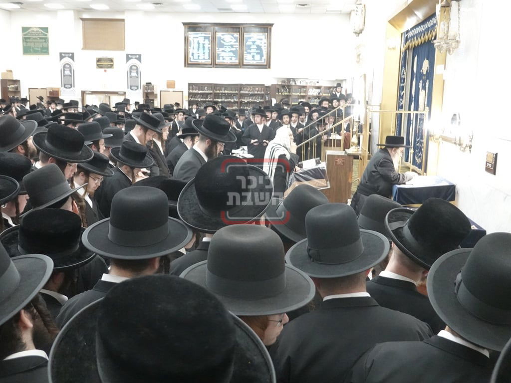 האדמו"ר מסאטמר בתפילת יו"כ קטן