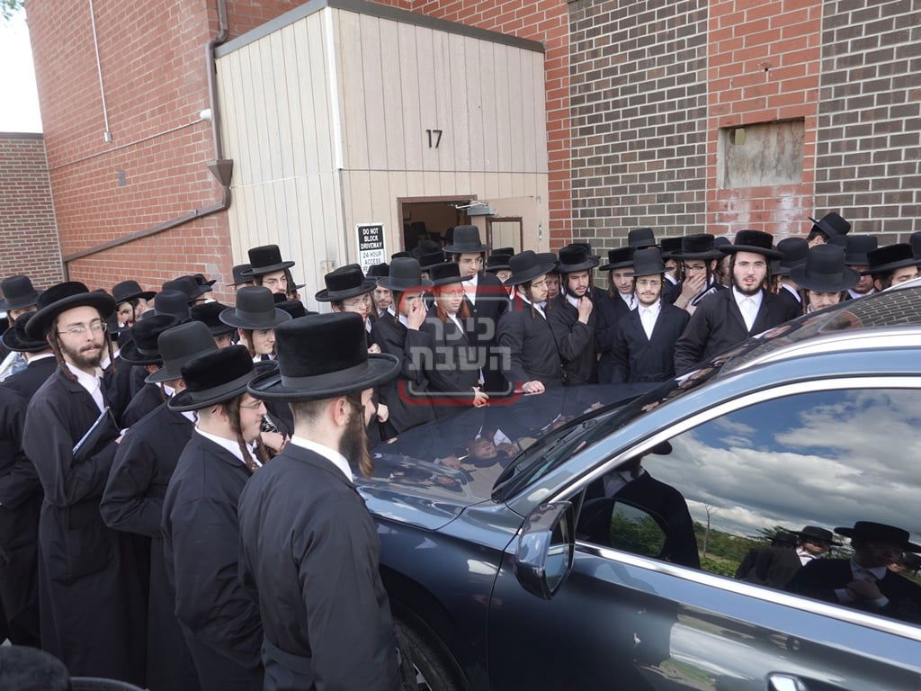 האדמו"ר מסאטמר בתפילת יו"כ קטן