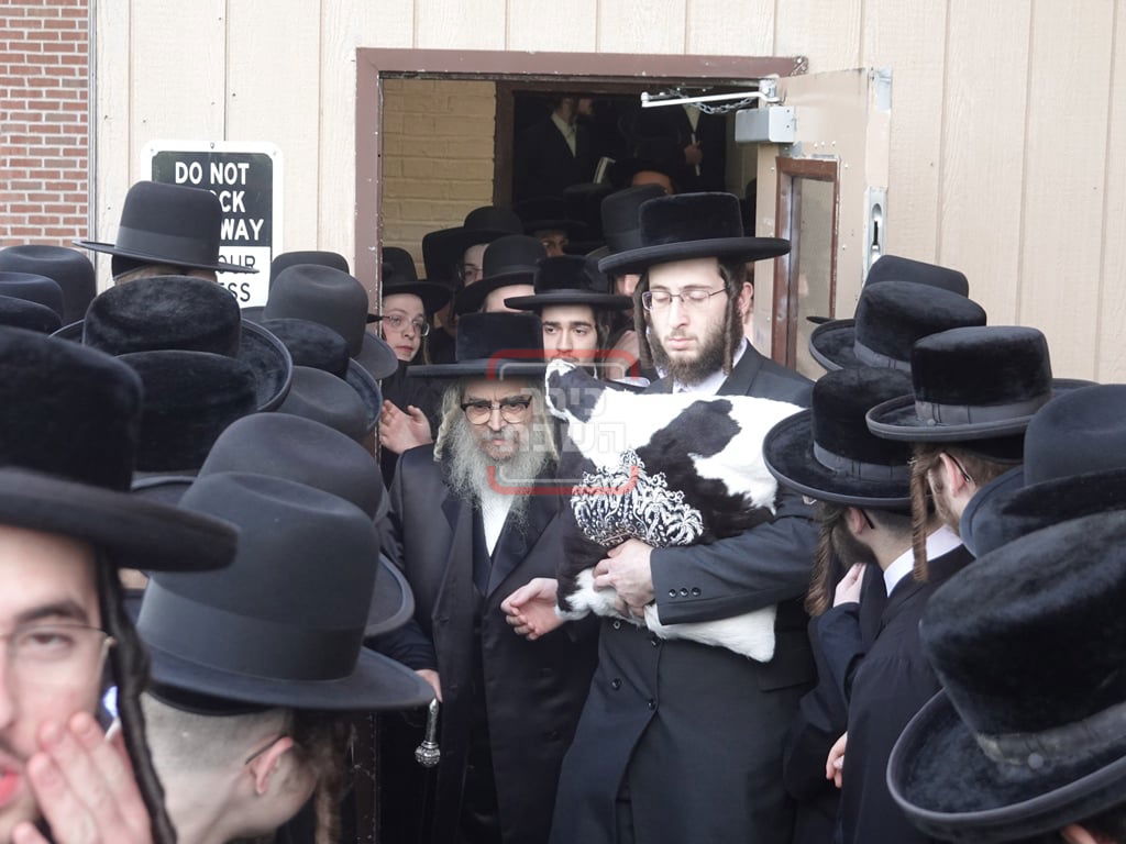 האדמו"ר מסאטמר בתפילת יו"כ קטן