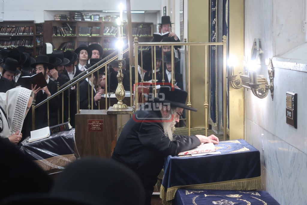 האדמו"ר מסאטמר בתפילת יו"כ קטן