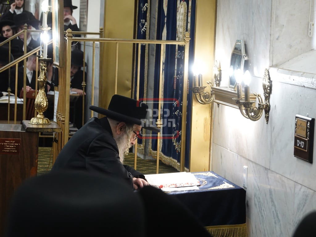 האדמו"ר מסאטמר בתפילת יו"כ קטן