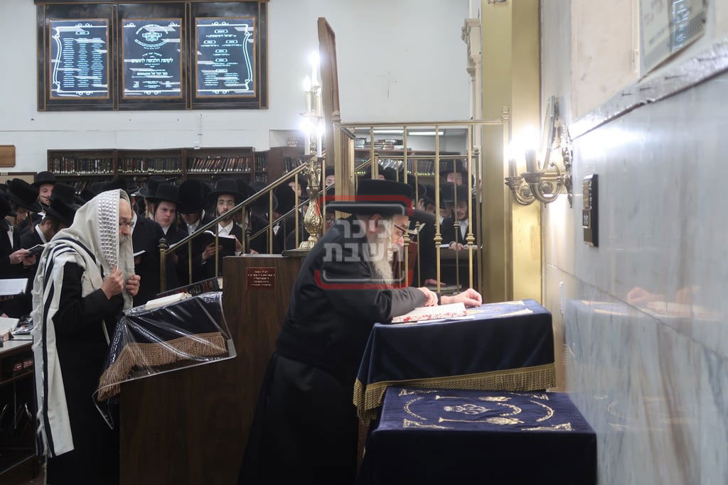 האדמו"ר מסאטמר בתפילת יו"כ קטן