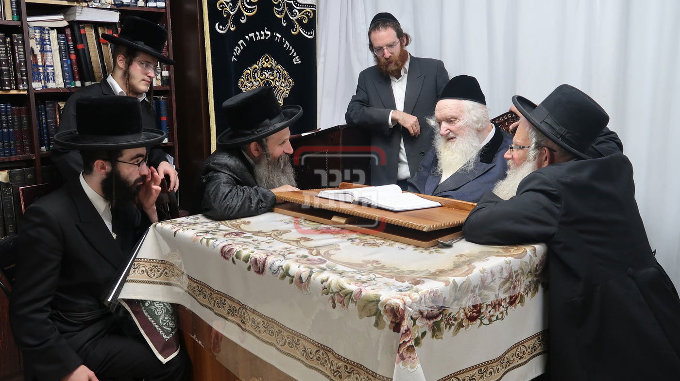 הרה"צ רבי יעקב יוסף הגר בביקור אצל הגאון רבי משה שטרנבוך 