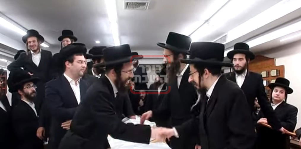 מעמד ההכתרה בחצה"ק סקולען