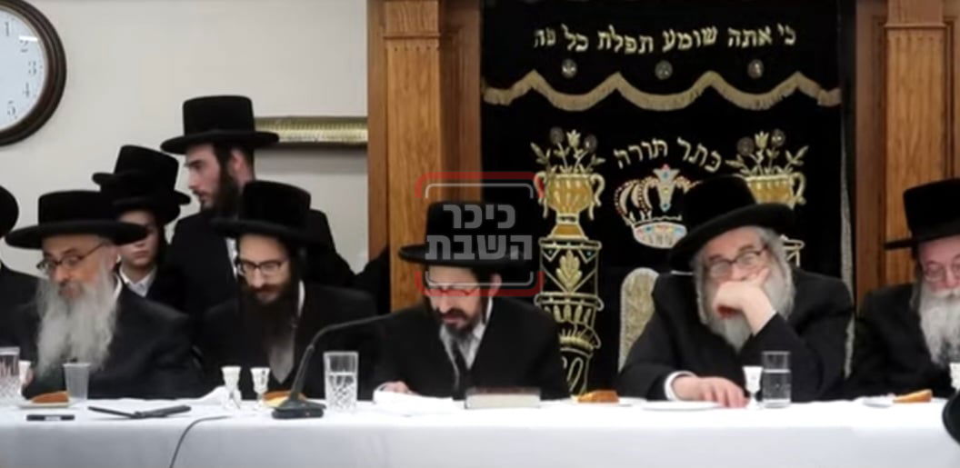 מעמד ההכתרה בחצה"ק סקולען