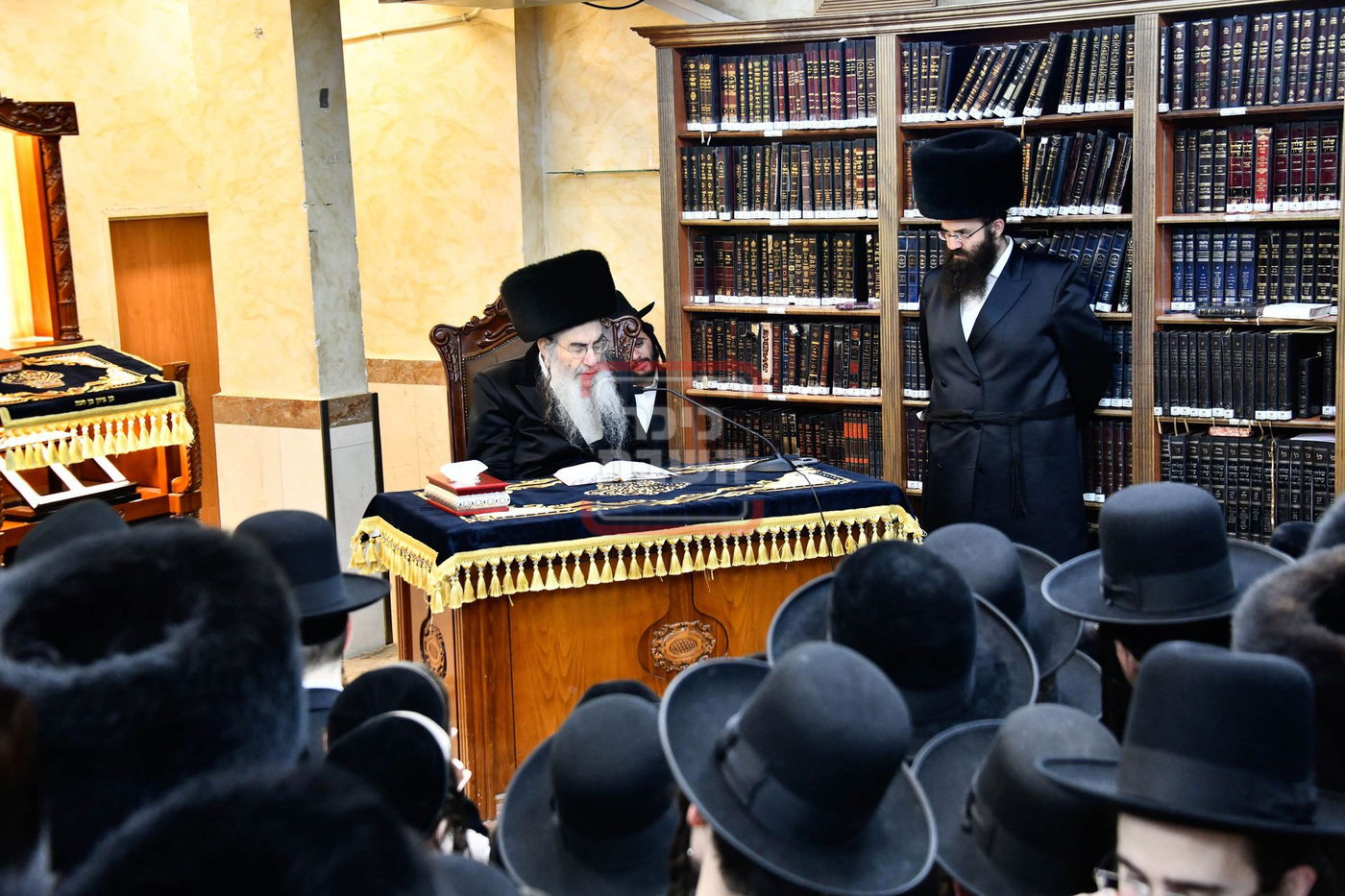 סליחות ראשונות בחצה"ק אלכסנדר 