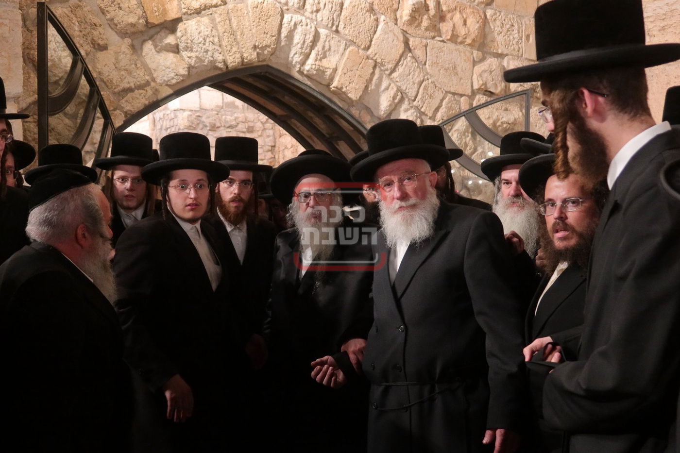 האדמו"ר מצאנז קלויזנבורג בכותל המערבי 