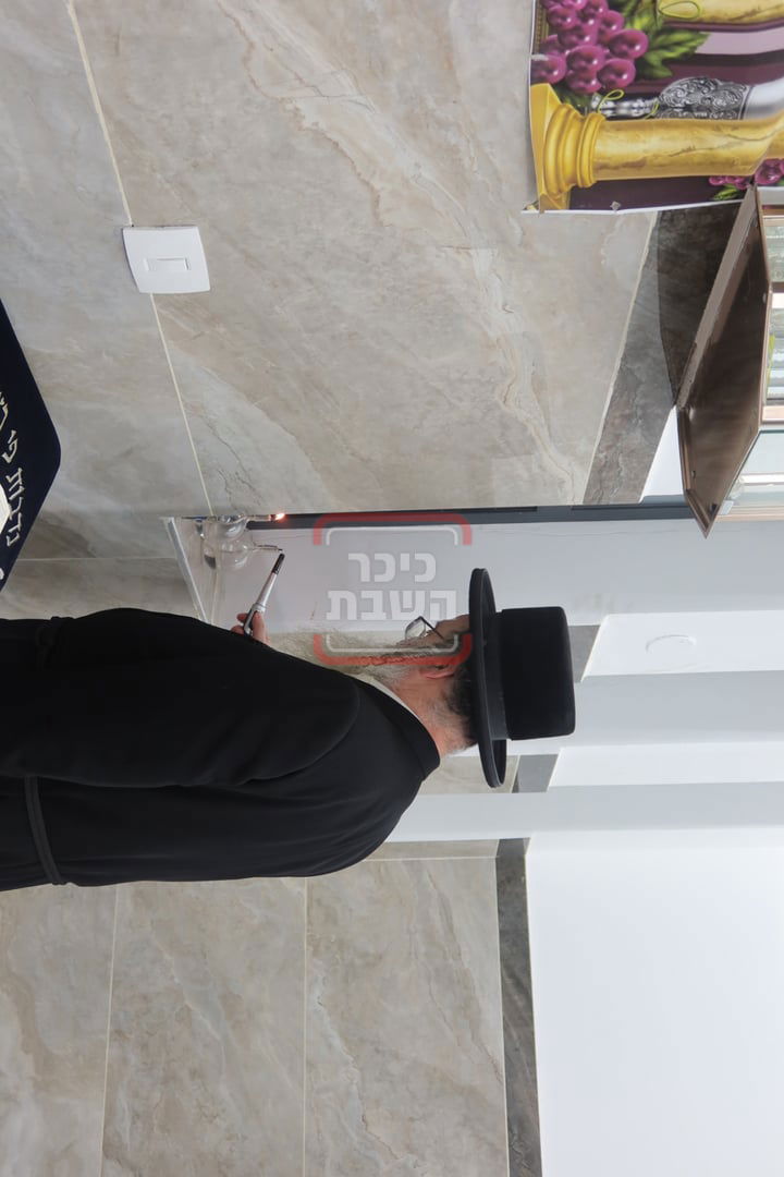 האדמו"ר מביאלה בקבלת קהל ב'קרית גת'