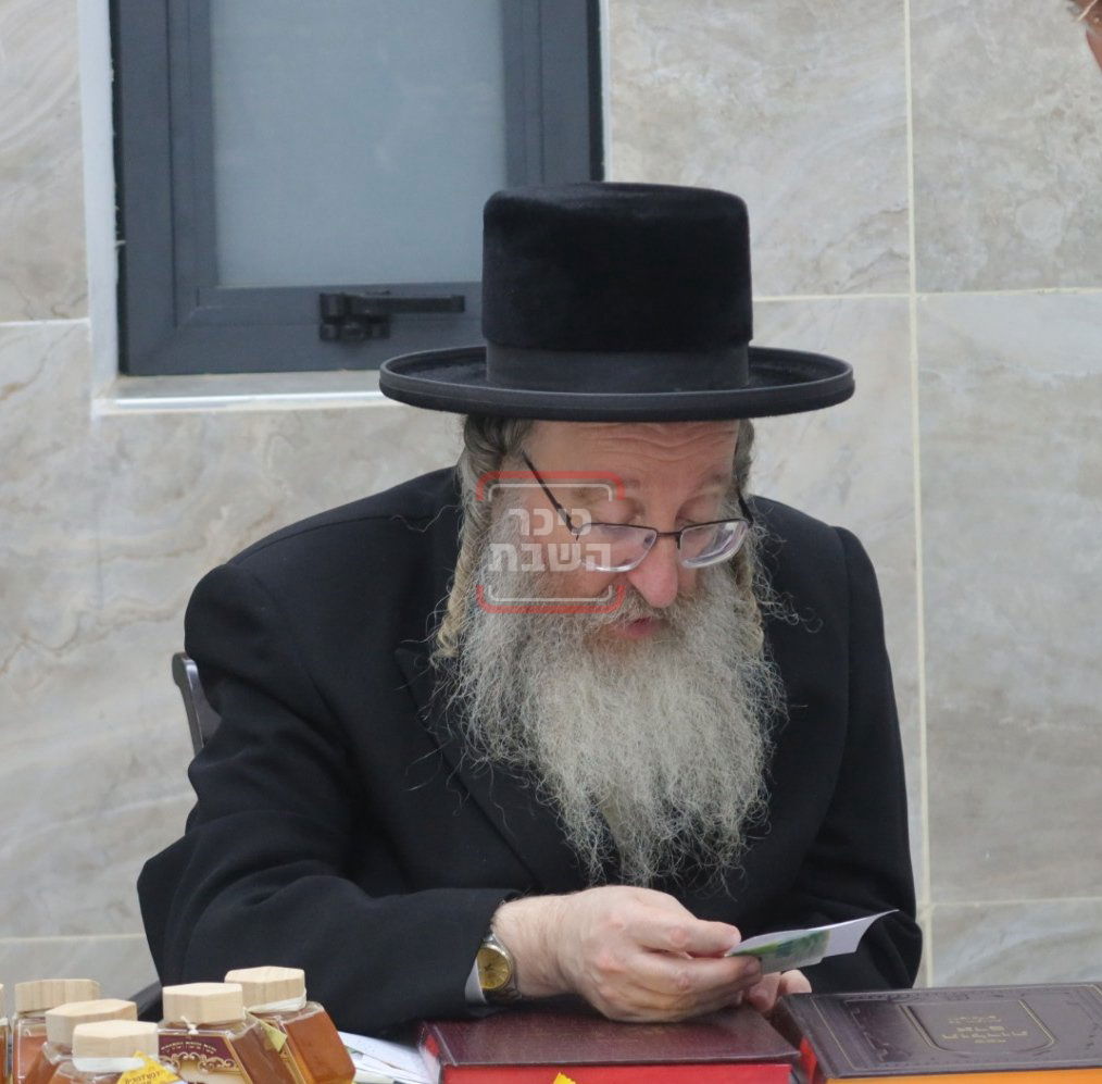 האדמו"ר מביאלה בקבלת קהל ב'קרית גת'