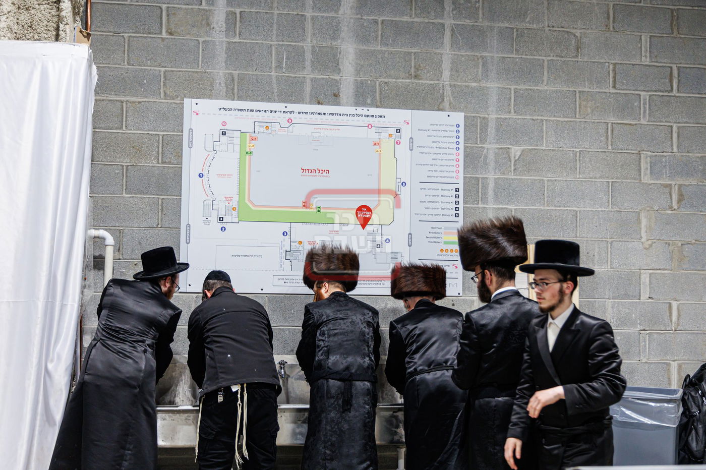 סליחות ראשונות בחצה"ק סקווירא 