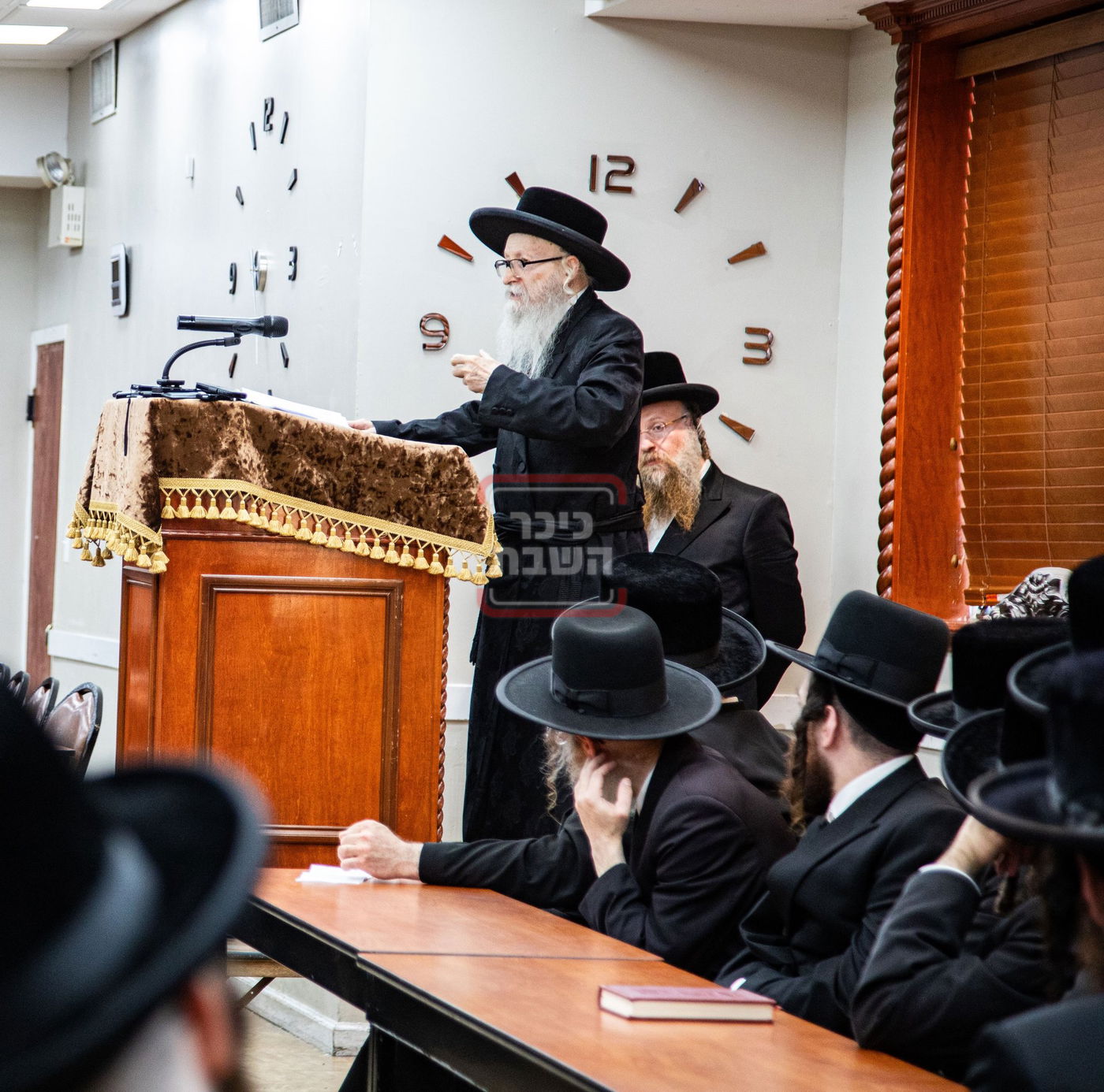 האדמו"ר מסערדאהעלי בדרשת חיזוק לבחורי ישיבתו 