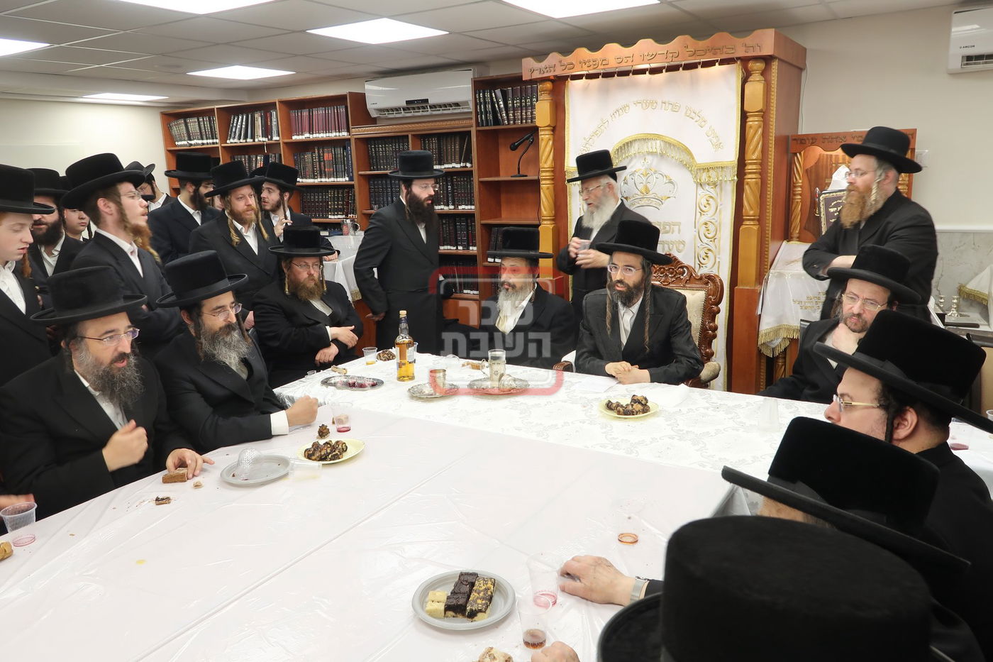 מעמד קביעת מזוזה לביהמ"ד זוויעהיל בביתר 