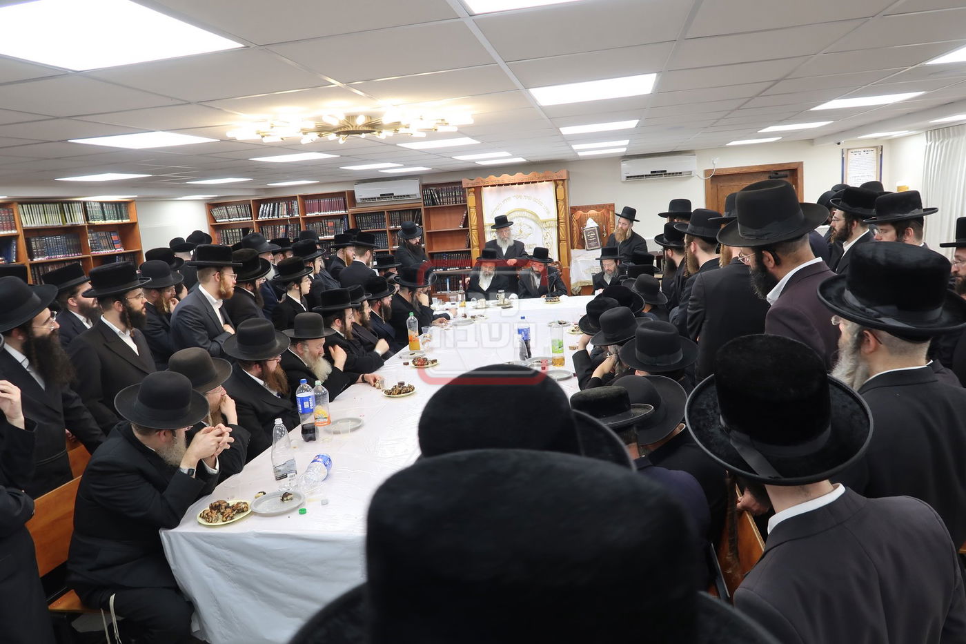 מעמד קביעת מזוזה לביהמ"ד זוויעהיל בביתר 