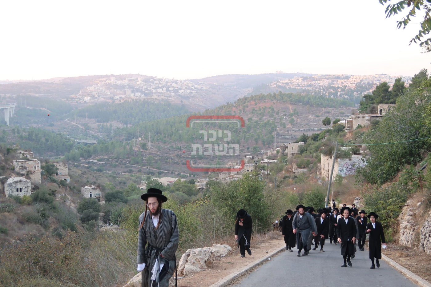 האדמו"ר מתולדות אברהם יצחק בתשליך 
