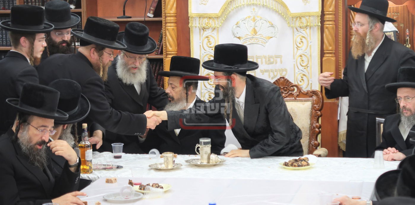 מעמד קביעת מזוזה לביהמ"ד זוויעהיל בביתר 