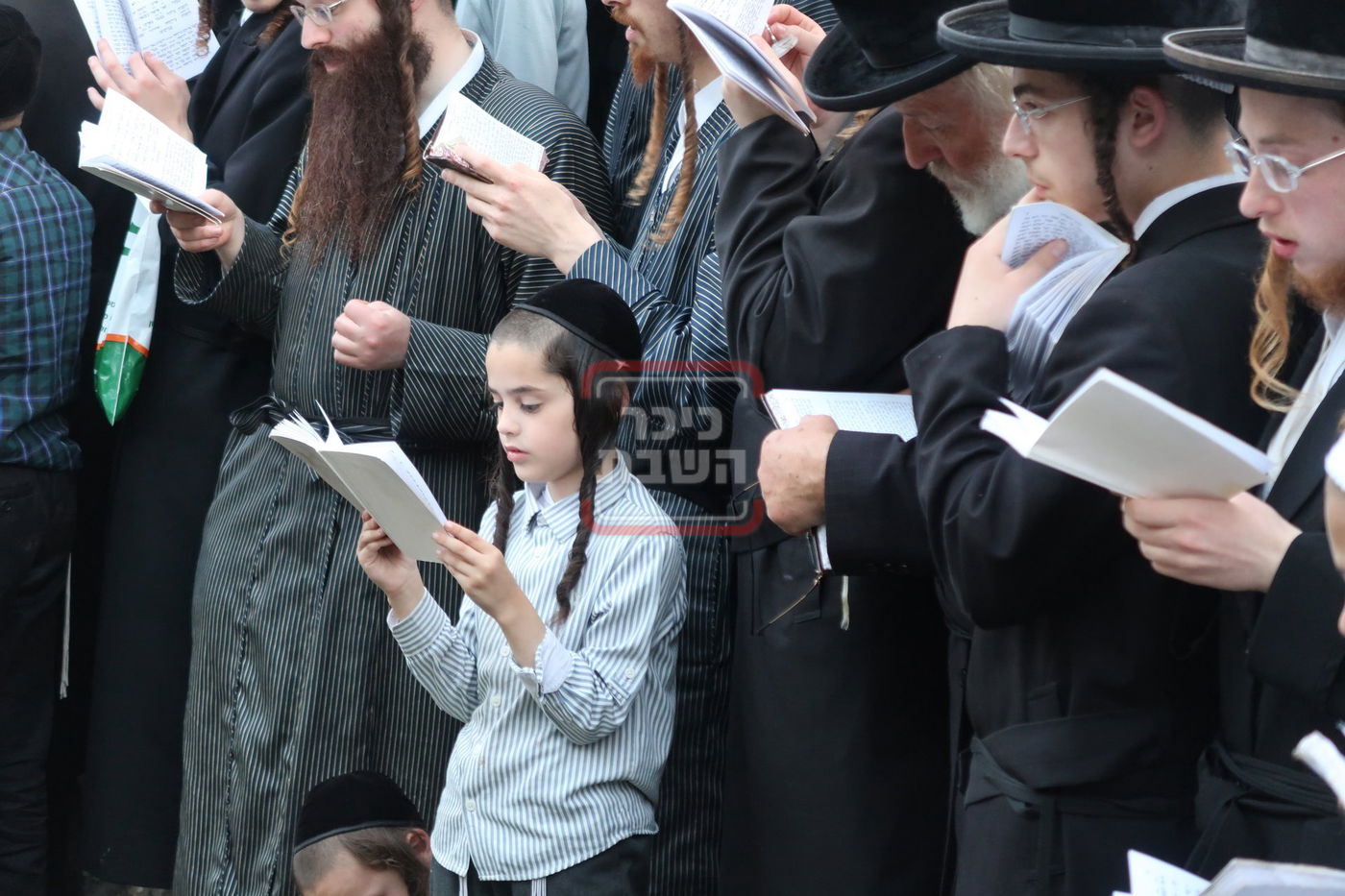 האדמו"ר מתולדות אברהם יצחק בתשליך 