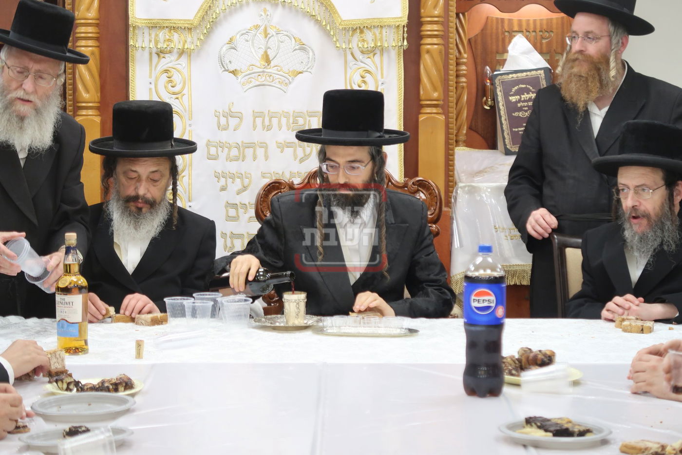 מעמד קביעת מזוזה לביהמ"ד זוויעהיל בביתר 