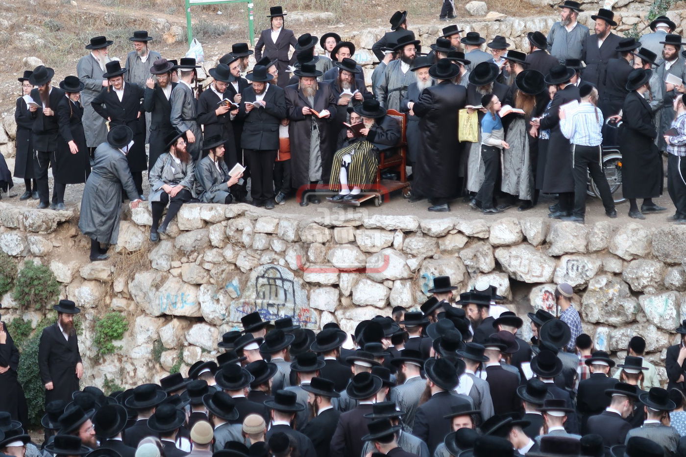 האדמו"ר מתולדות אברהם יצחק בתשליך 