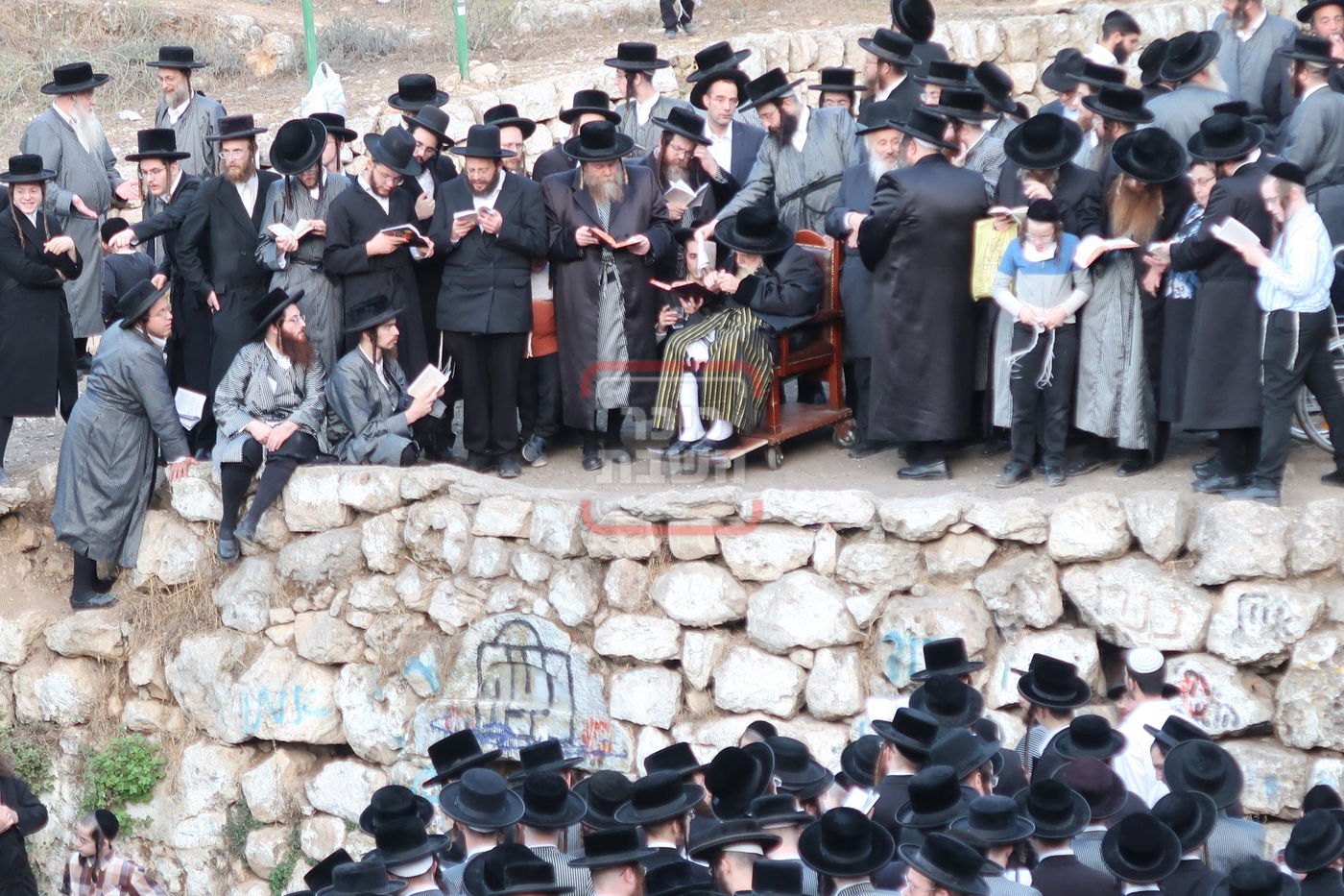 האדמו"ר מתולדות אברהם יצחק בתשליך 