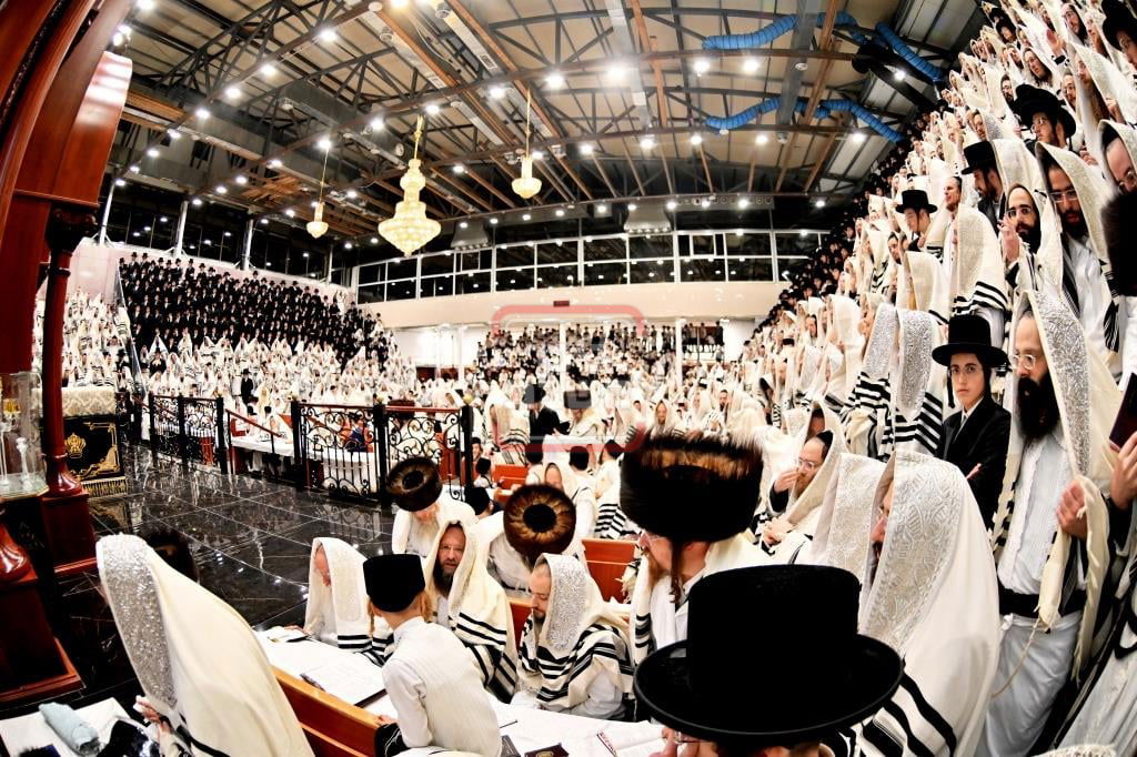 ערב ומוצאי יום כיפור בחצה"ק ויז'ניץ 