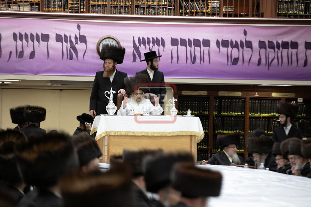 האדמו"ר מסאטמר בטיש ערב ומוצאי יו"כ