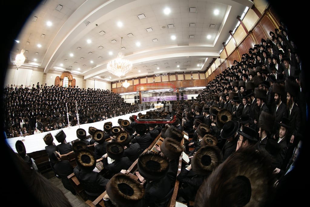 האדמו"ר מסאטמר בטיש ערב ומוצאי יו"כ