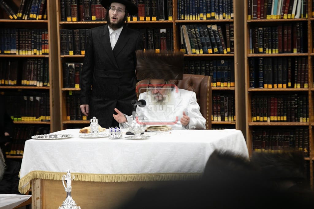 האדמו"ר מסאטמר בטיש ערב ומוצאי יו"כ