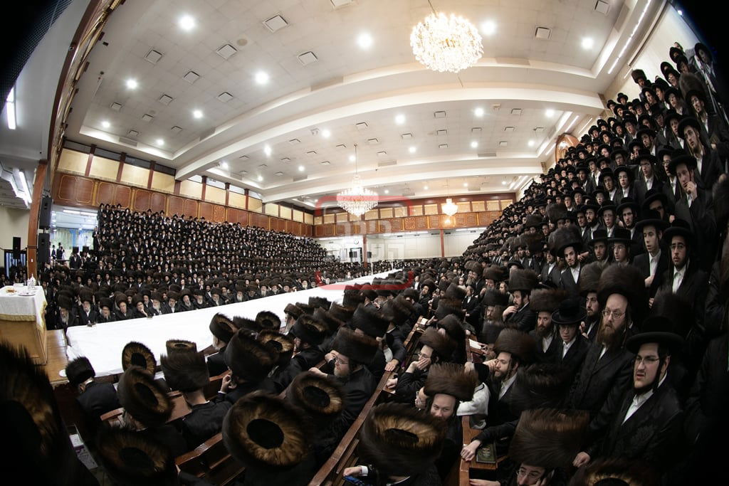 האדמו"ר מסאטמר בטיש ערב ומוצאי יו"כ