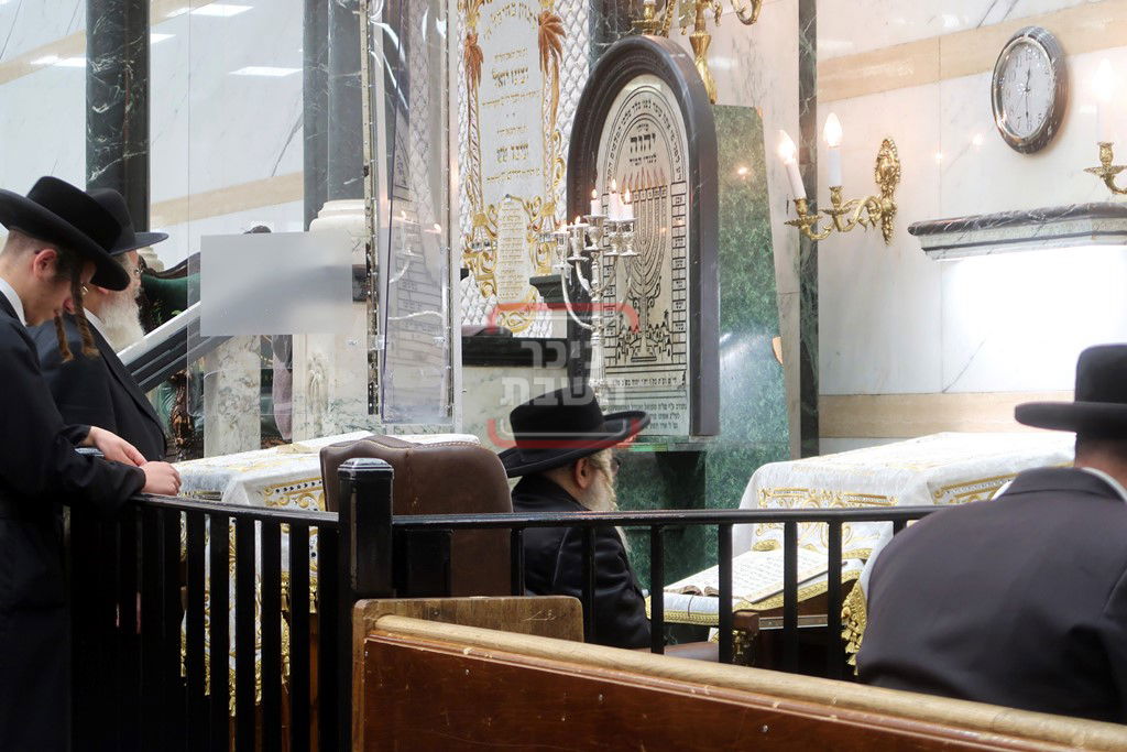 האדמו"ר מסאטמר בקריאת הקורבנות ביום י"ג מידות