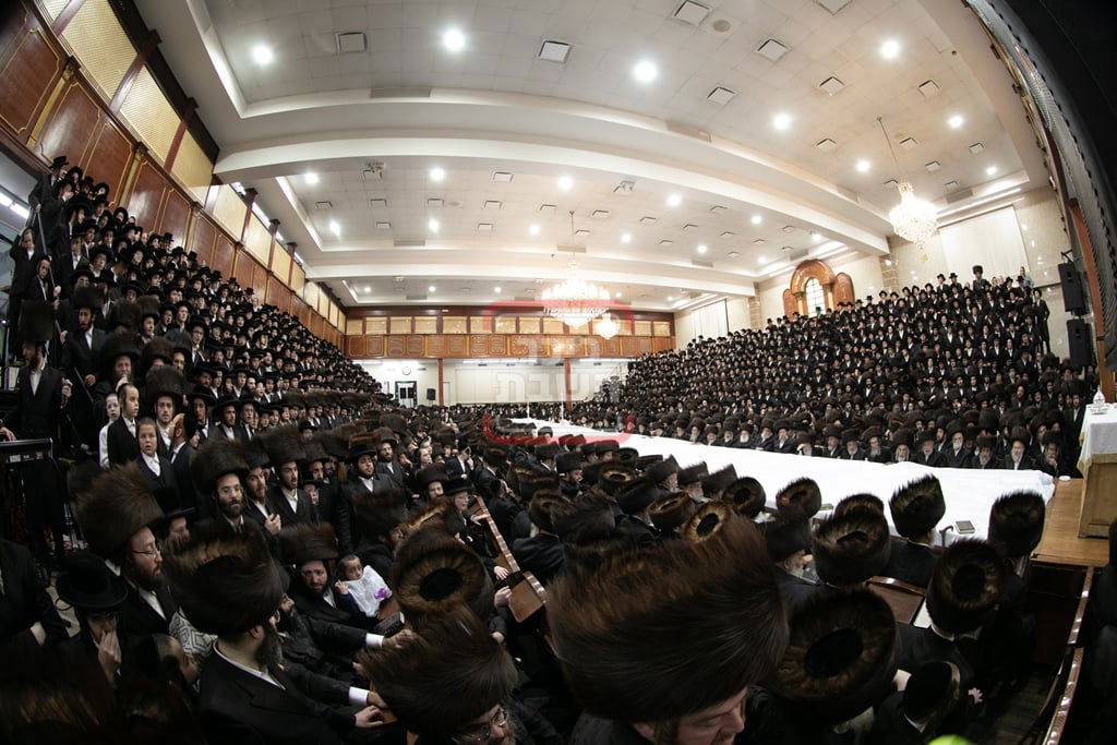 האדמו"ר מסאטמר בטיש ערב ומוצאי יו"כ