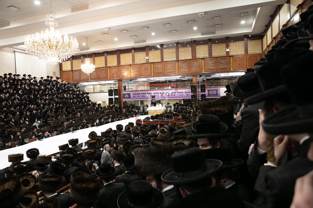 האדמו"ר מסאטמר בטיש ערב ומוצאי יו"כ