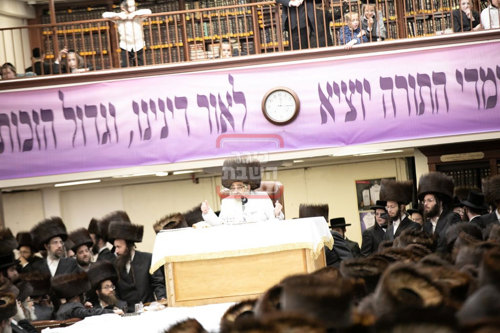 האדמו"ר מסאטמר בטיש ערב ומוצאי יו"כ