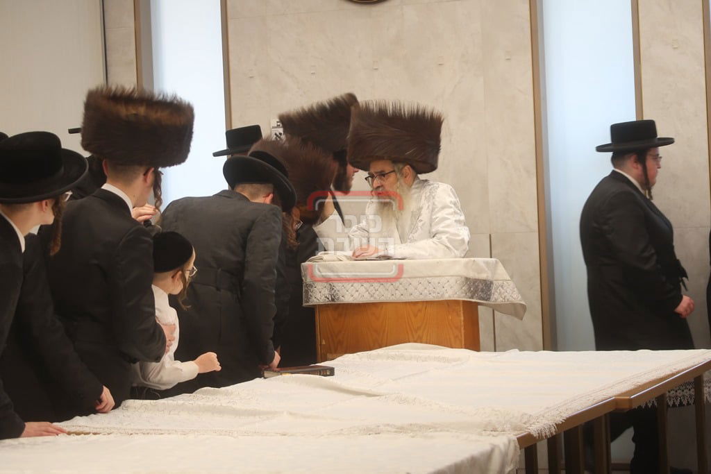 האדמו"ר מסאטמר בברכת הבנים בערב יום כיפור