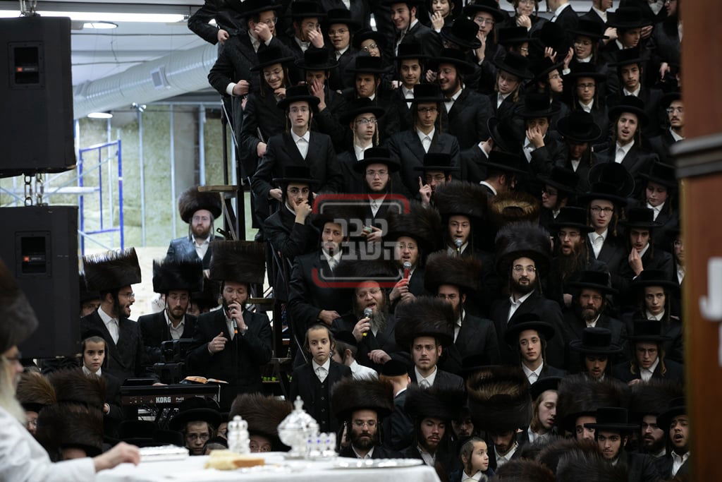 האדמו"ר מסאטמר בטיש ערב ומוצאי יו"כ